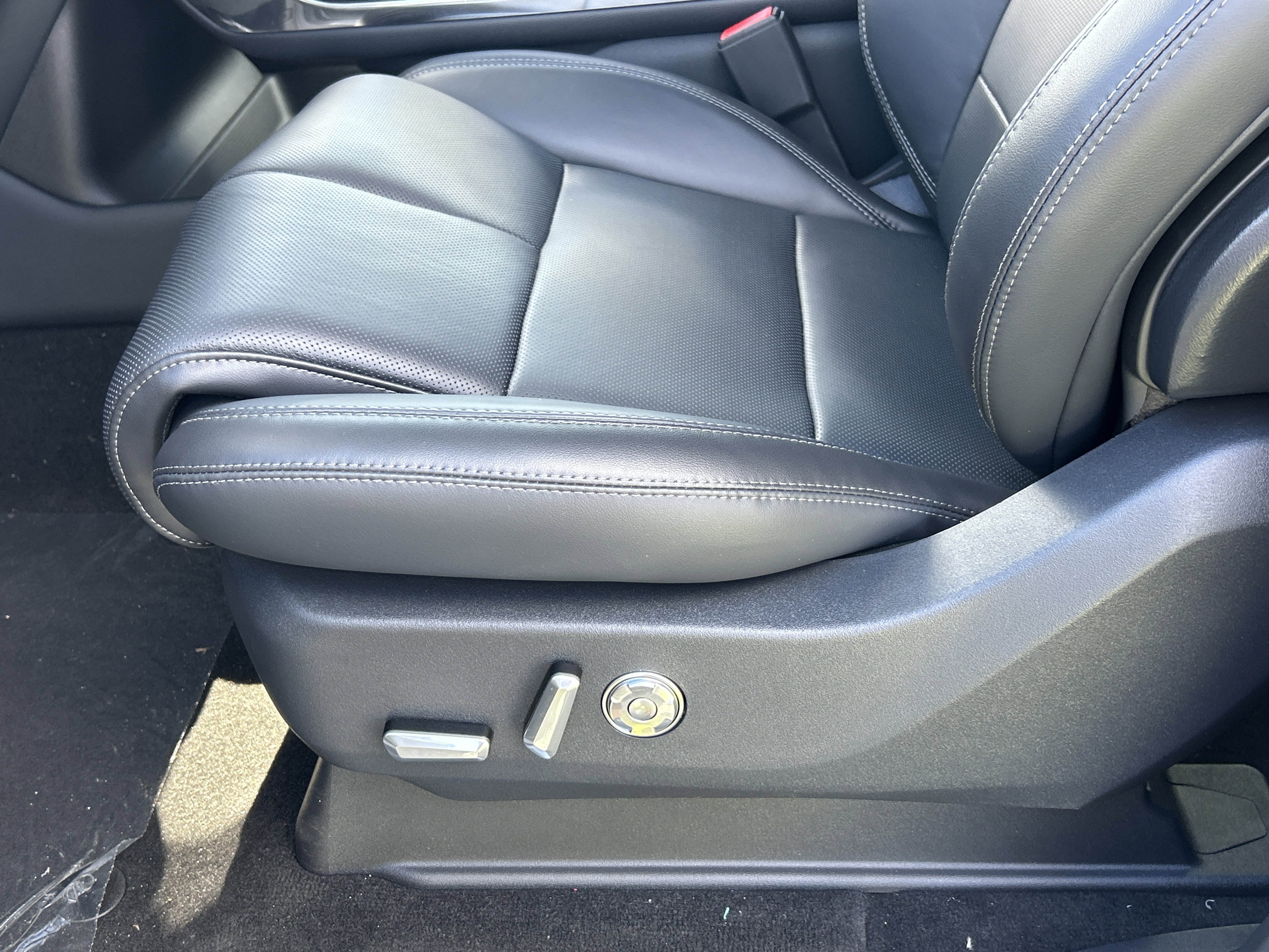 New 2025 Lincoln Navigator Reserve w/ Jet Appearance Package AWD/4WD image 14