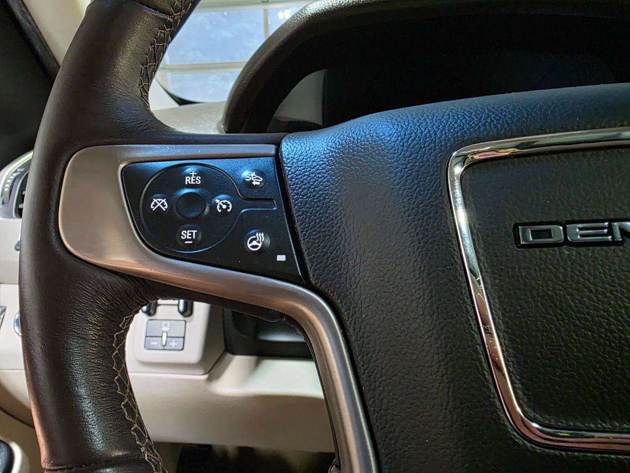 Used 2018 GMC Yukon XL Denali w/ Denali Ultimate Package AWD/4WD image 34