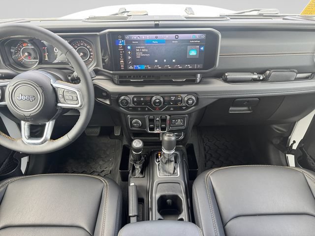 Used 2024 Jeep Wrangler Unlimited Sahara w/ Technology Group AWD/4WD image 14