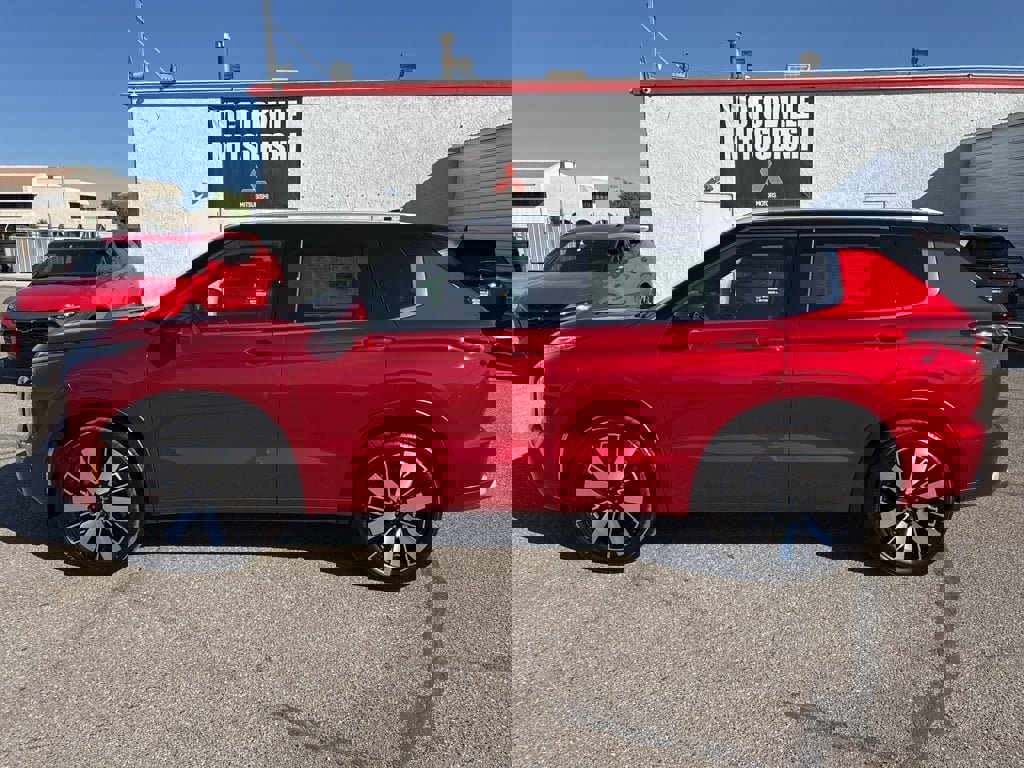 New 2025 Mitsubishi Outlander SEL image 4