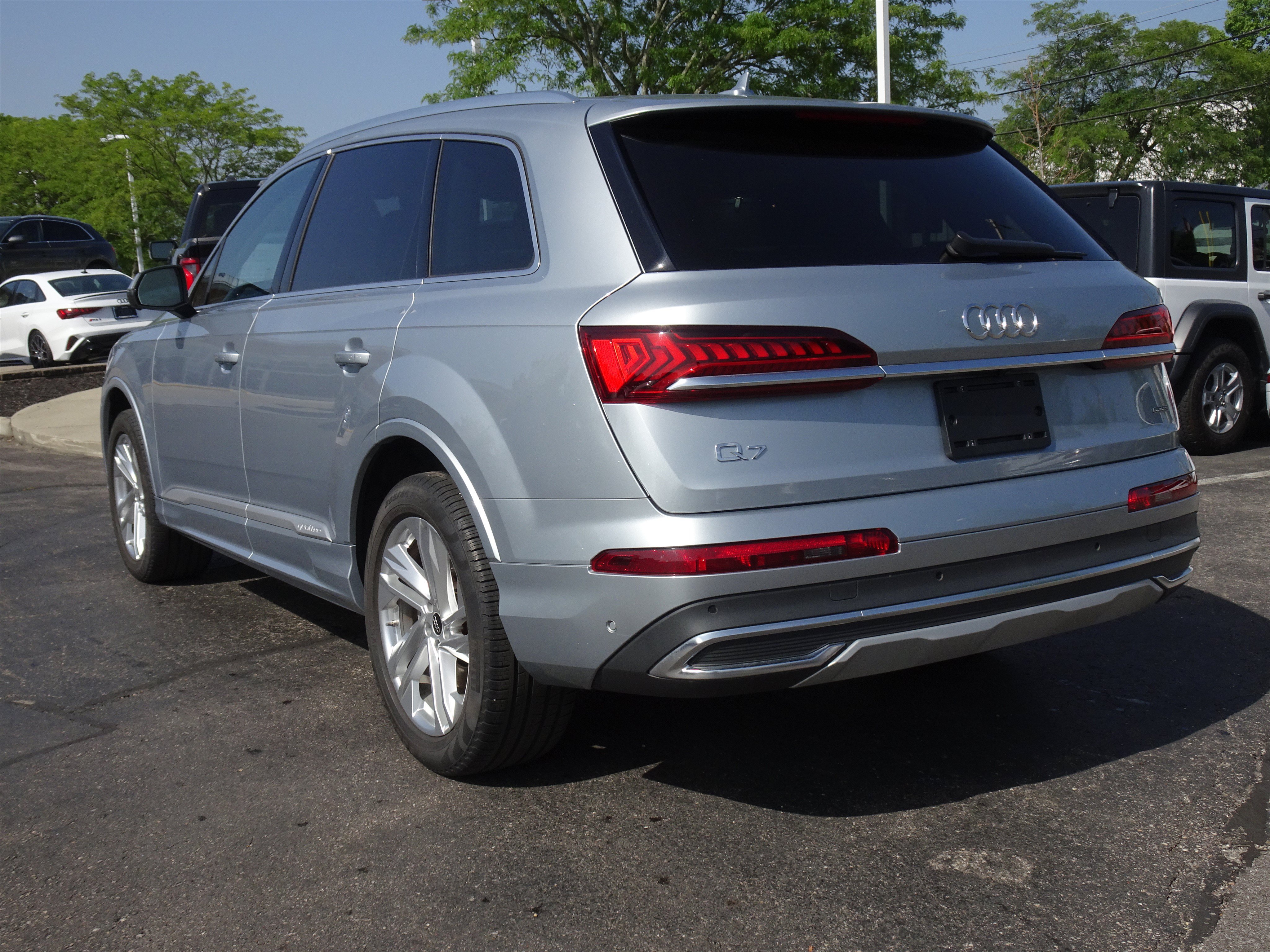 Certified 2023 Audi Q7 2.0T Premium w/ Convenience Package AWD/4WD image 3