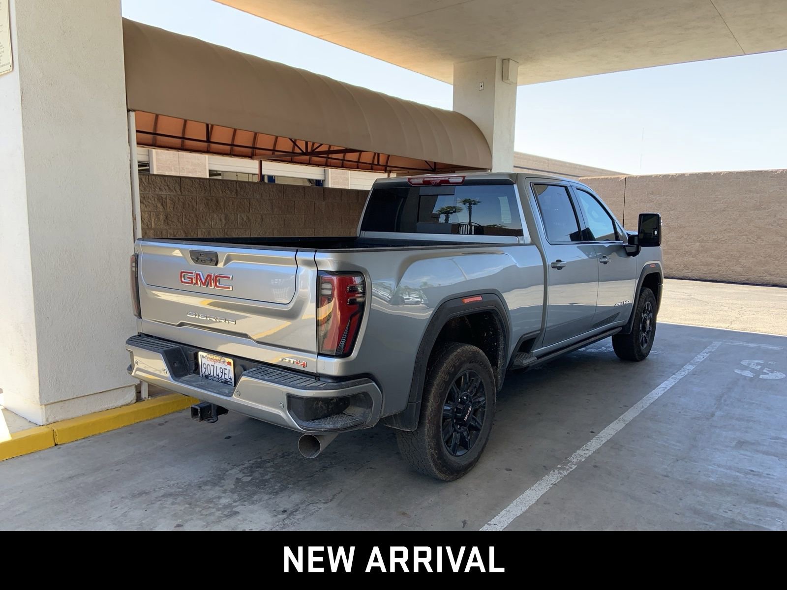 Used 2025 GMC Sierra 2500 AT4 w/ AT4 Premium Plus Package AWD/4WD image 4