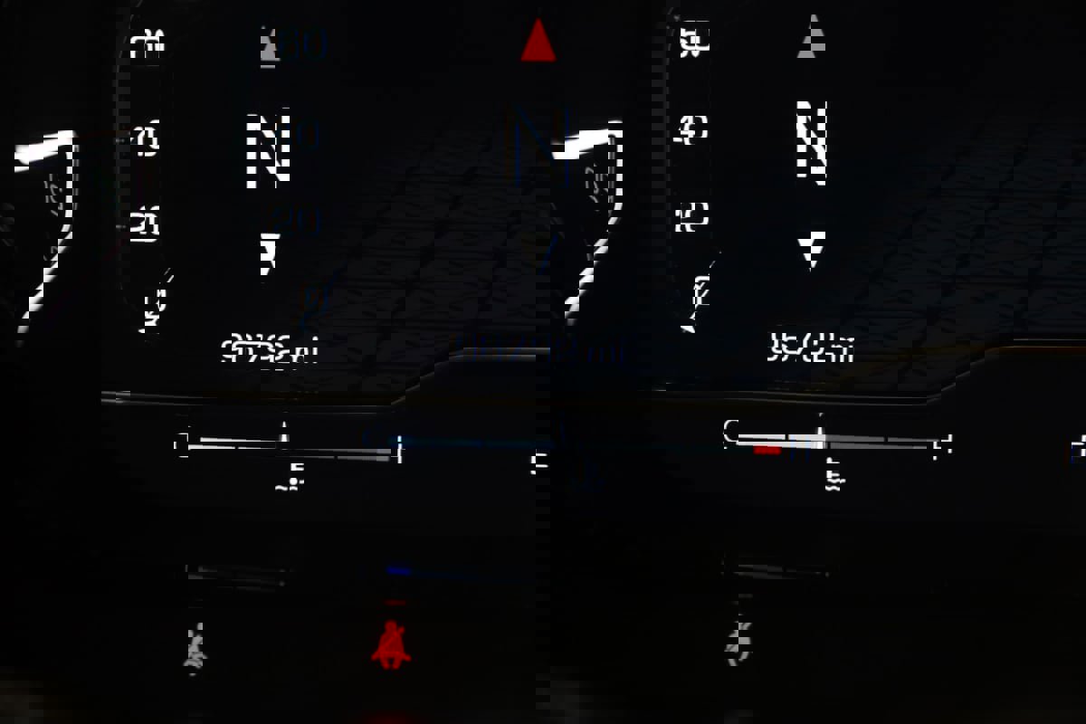 Used 2022 GMC Yukon Denali w/ Denali Premium Package image 39