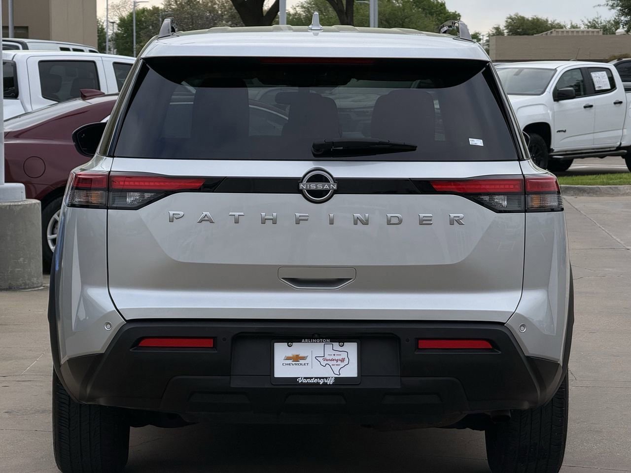 Used 2025 Nissan Pathfinder SV image 5