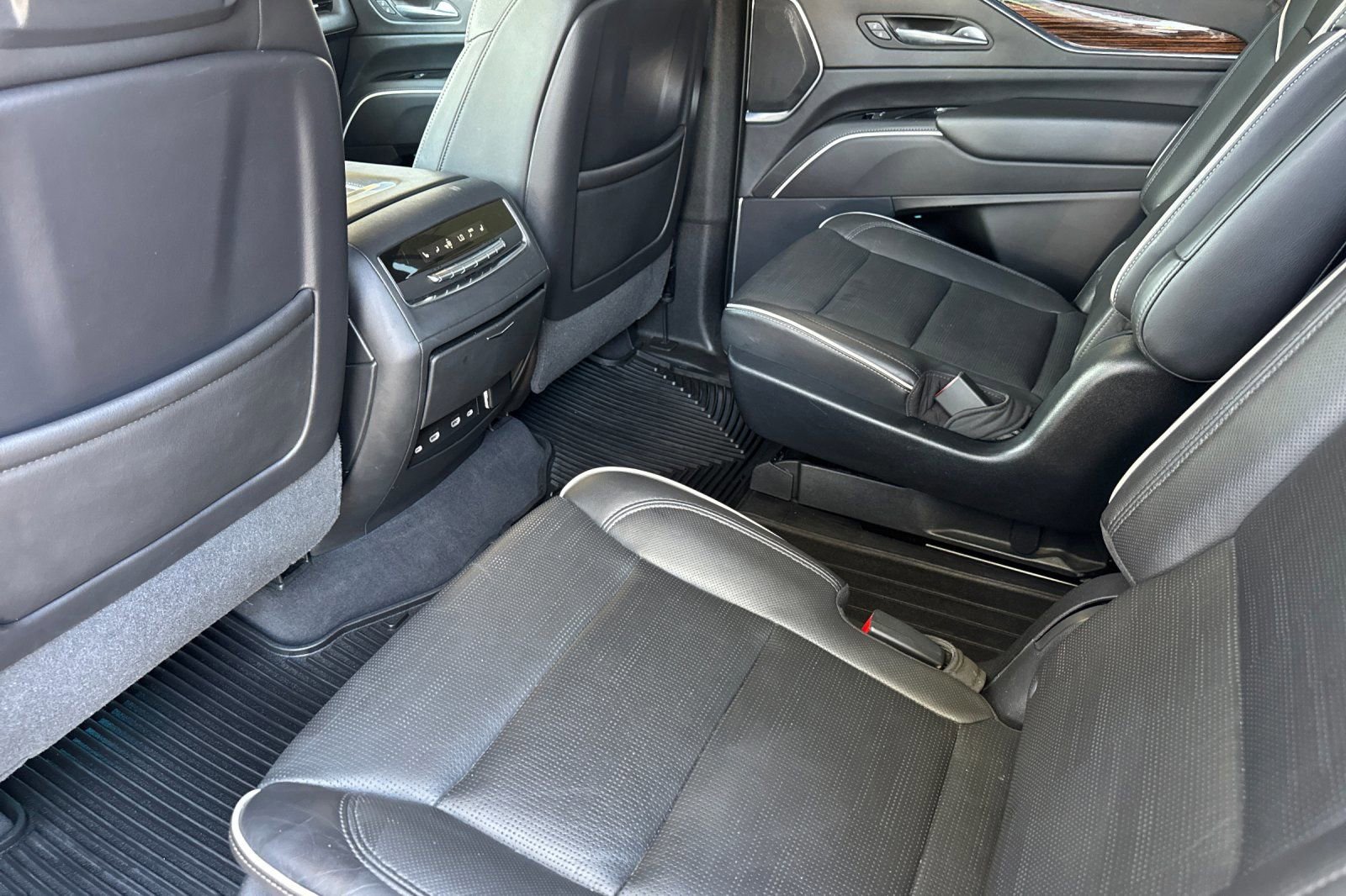 Certified 2021 Cadillac Escalade Premium Luxury w/ LPO, Radiant Package AWD/4WD image 13