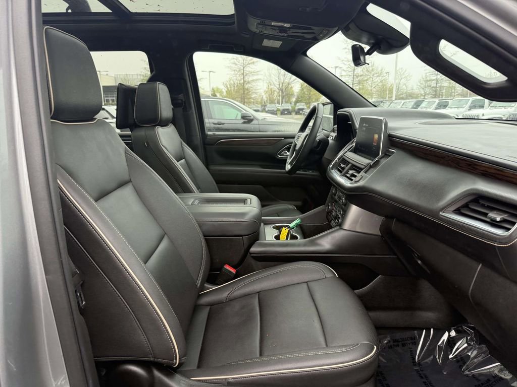 Used 2023 Chevrolet Tahoe Premier w/ Premium Package 2 AWD/4WD image 16
