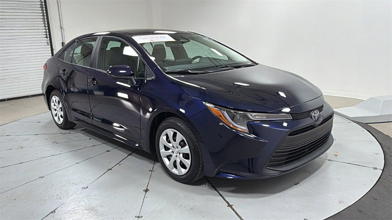 Certified 2025 Toyota Corolla LE image 3