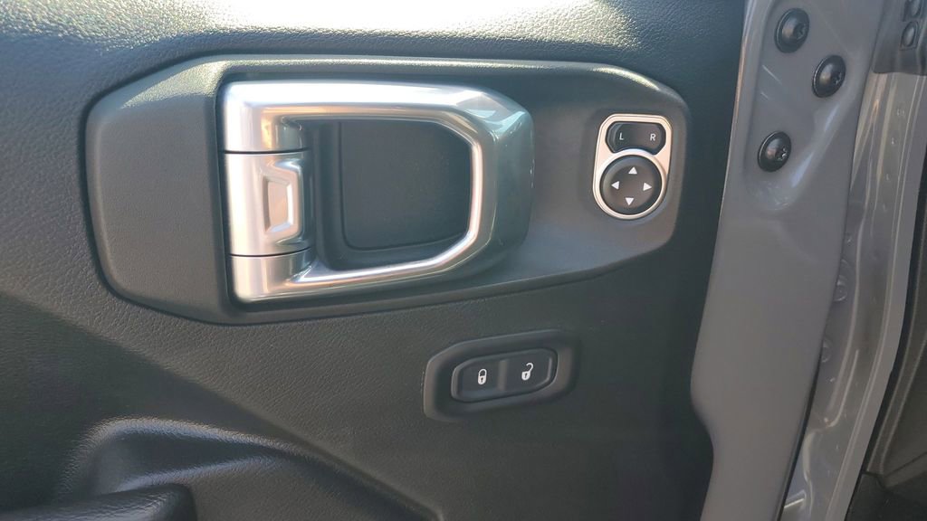 Used 2022 Jeep Wrangler Unlimited Rubicon 4xe w/ Steel Bumper Group AWD/4WD image 21