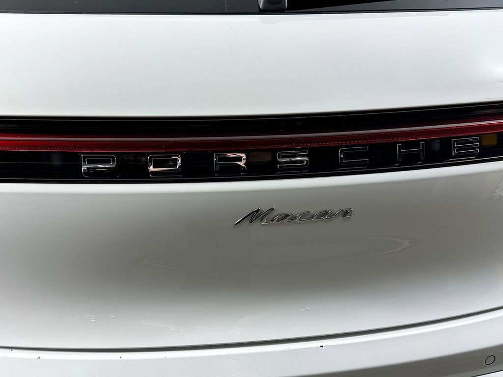 Certified 2024 Porsche Macan AWD/4WD image 34