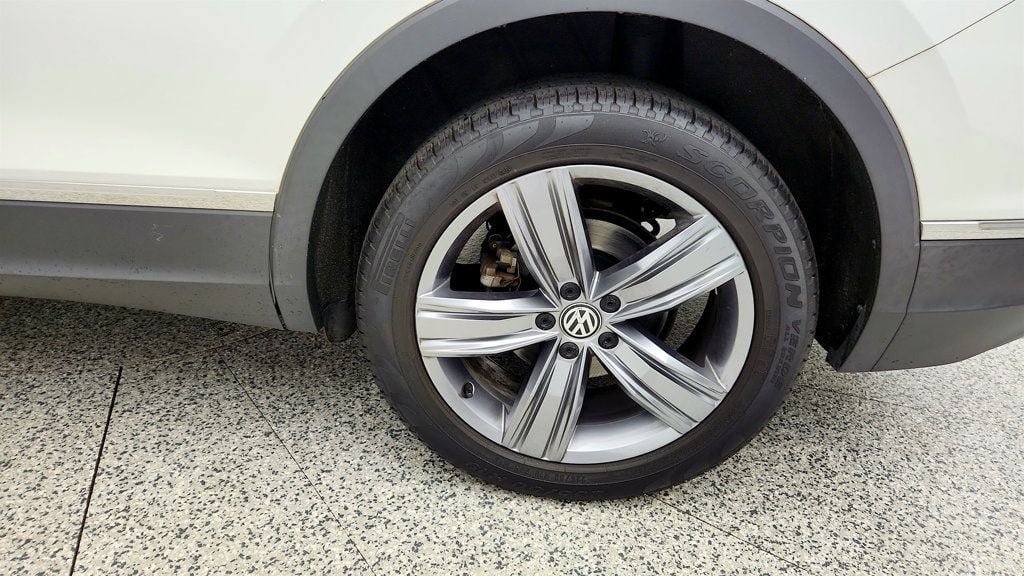 Used 2020 Volkswagen Tiguan SEL AWD/4WD image 9