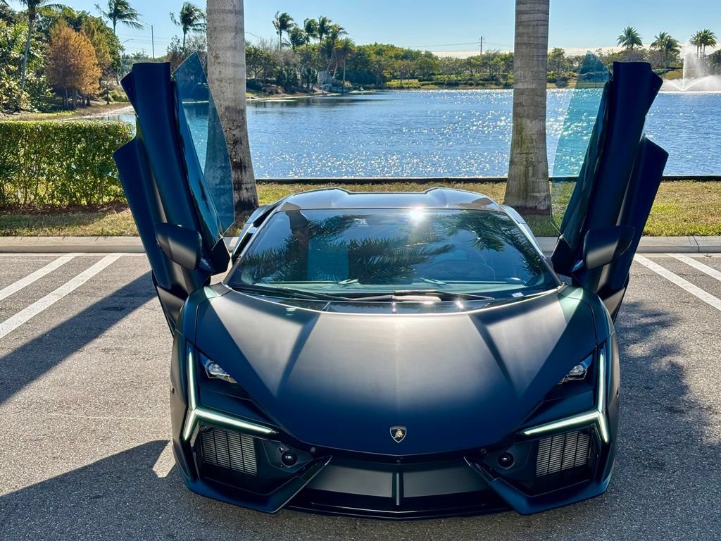 Used 2025 Lamborghini Revuelto AWD/4WD image 3