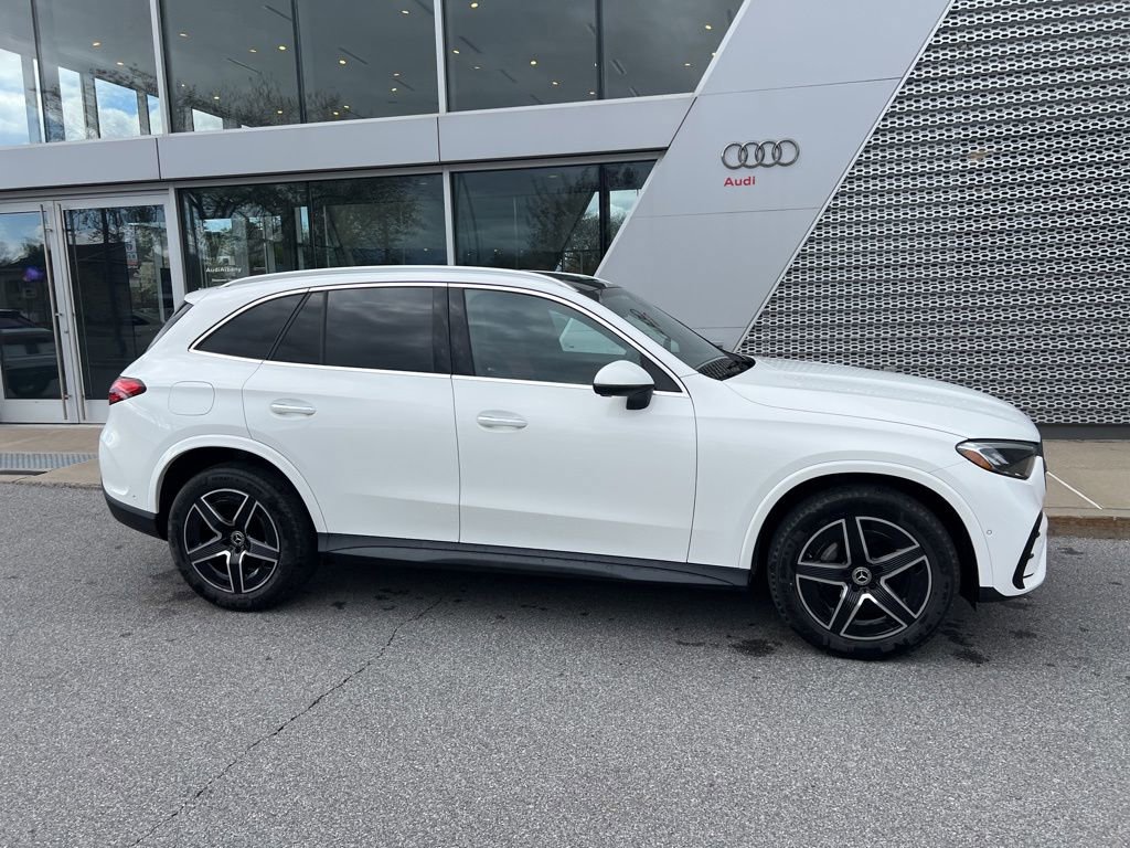 Used 2025 Mercedes-Benz GLC 300 4MATIC image 13