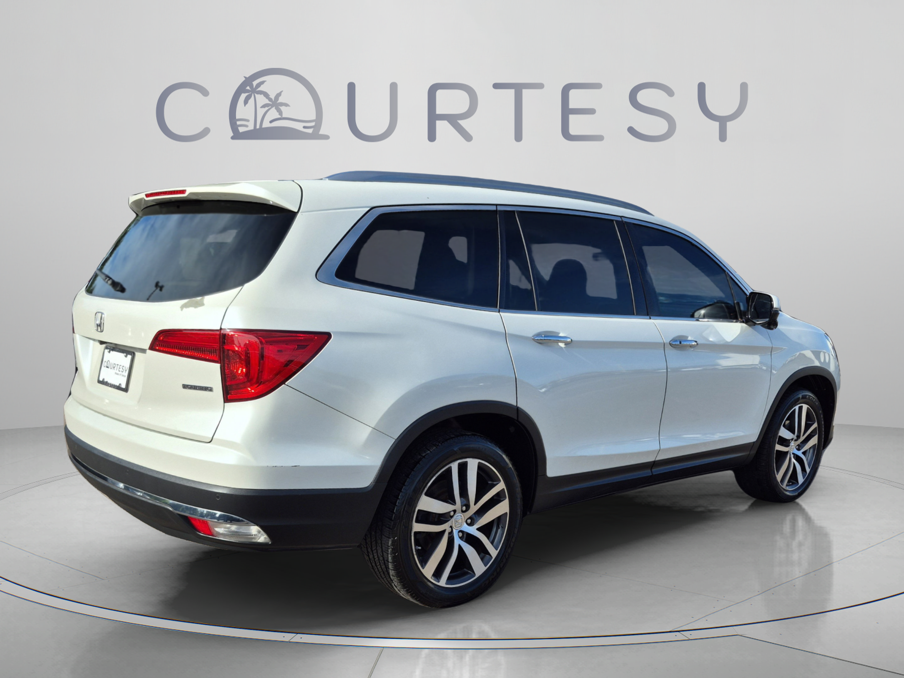 Used 2017 Honda Pilot Touring image 5