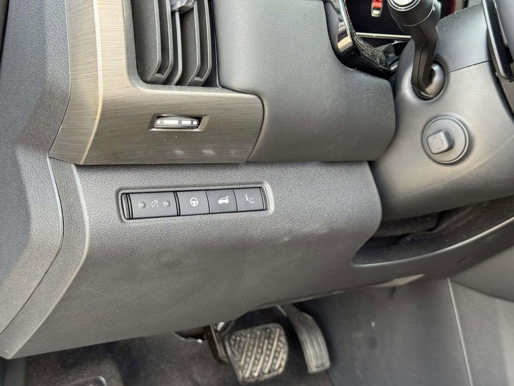 Used 2023 Nissan Pathfinder Platinum image 10