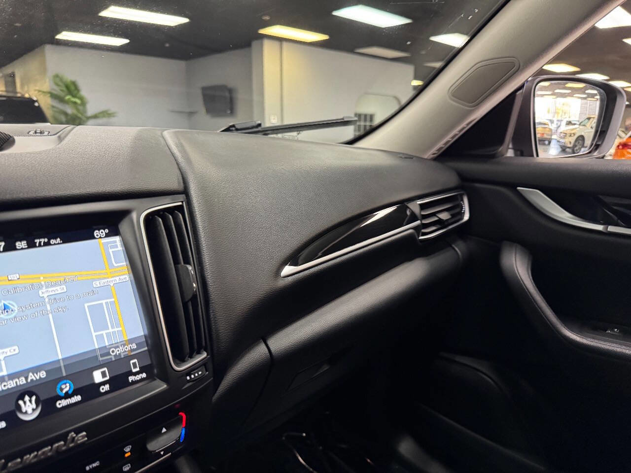 Used 2017 Maserati Levante image 27