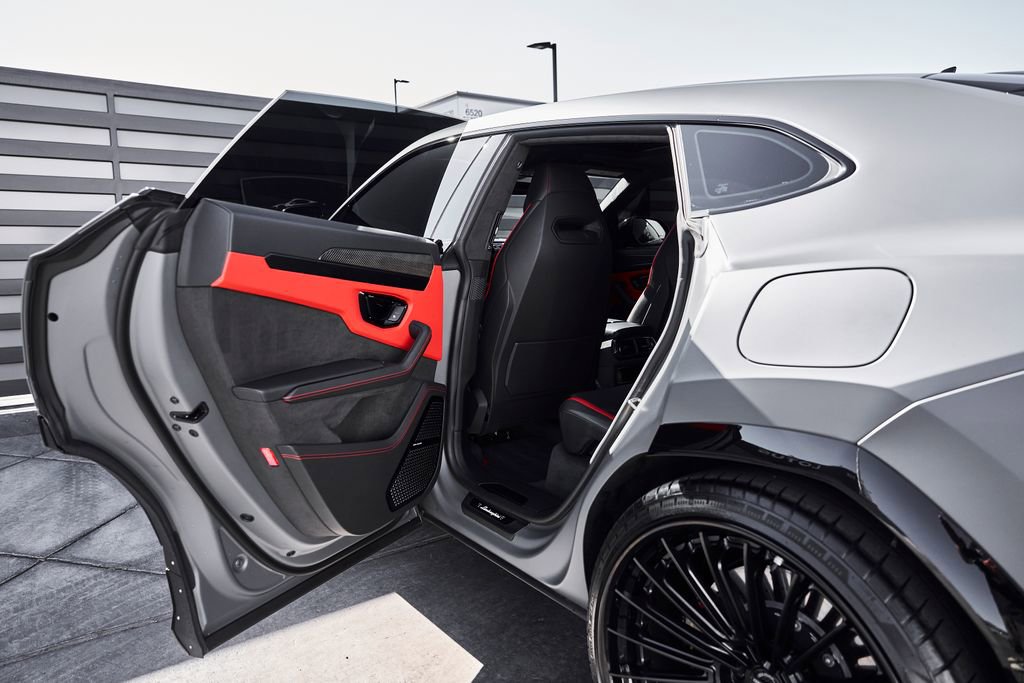 Used 2025 Lamborghini Urus S AWD/4WD image 27