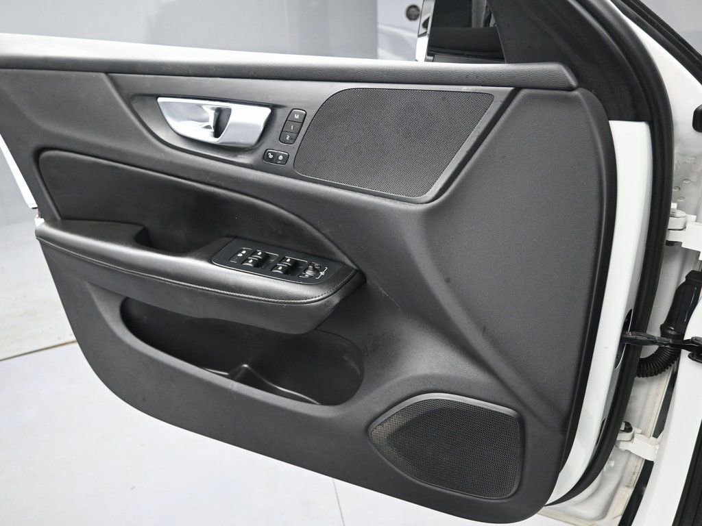 Used 2022 Volvo S60 T8 Inscription image 22