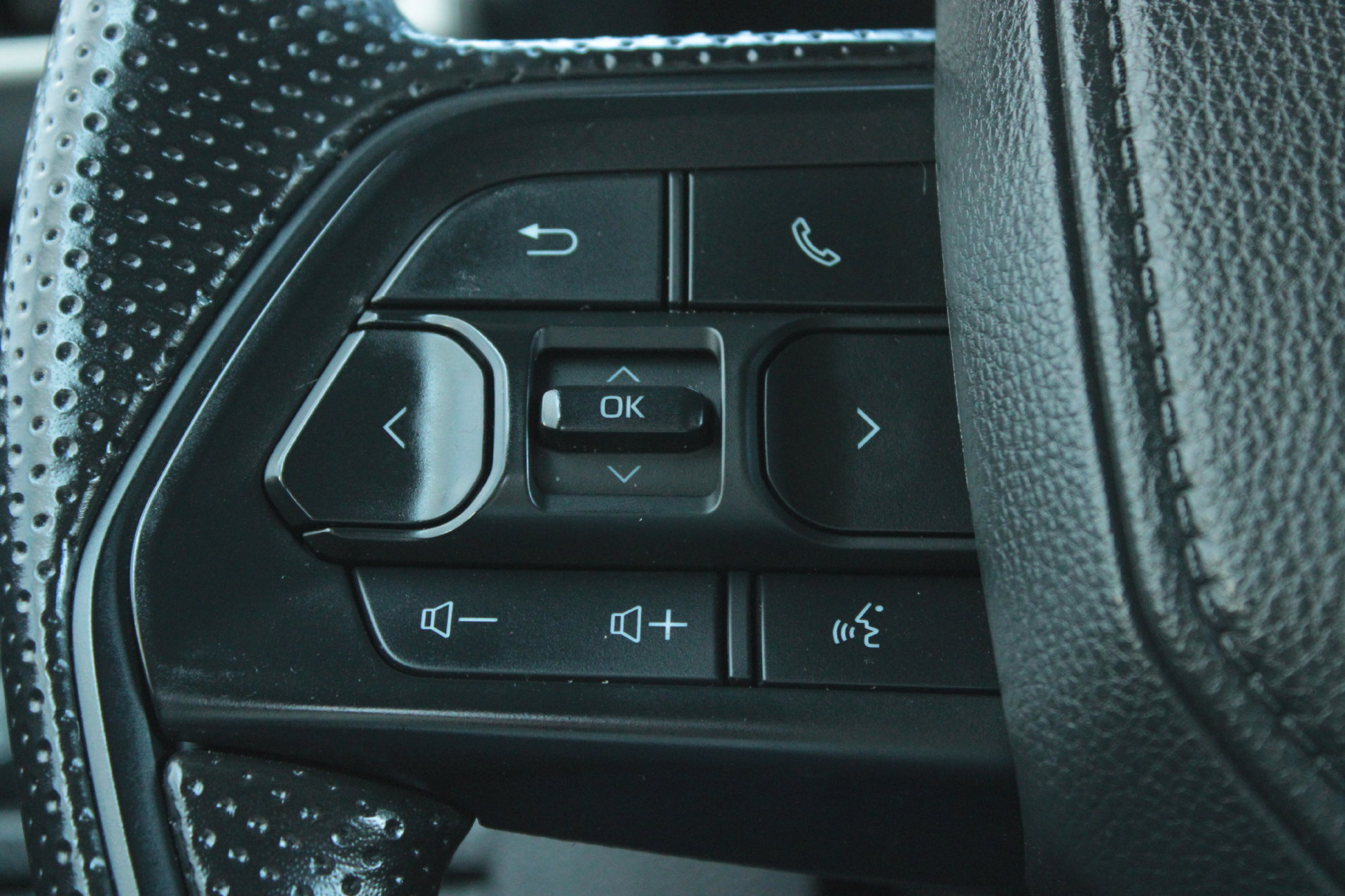 Used 2024 Toyota Tacoma SR AWD/4WD image 31