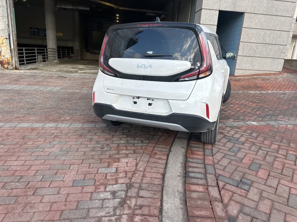 Used 2023 Kia Soul LX w/ LX Technology Package image 7