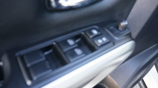 Used 2024 Nissan Titan SV w/ SV Convenience Package image 29