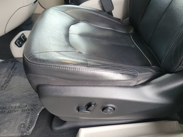 Used 2019 Chrysler Pacifica Touring-L FWD image 20