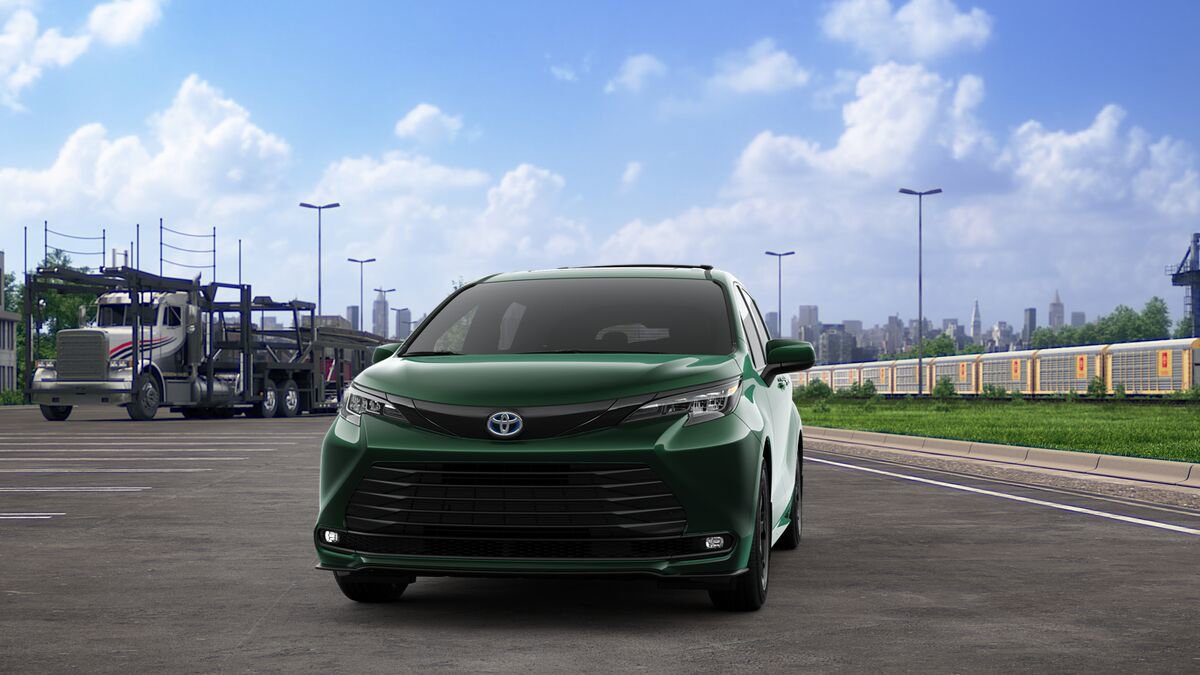 New 2025 Toyota Sienna XLE Woodland Edition image 18