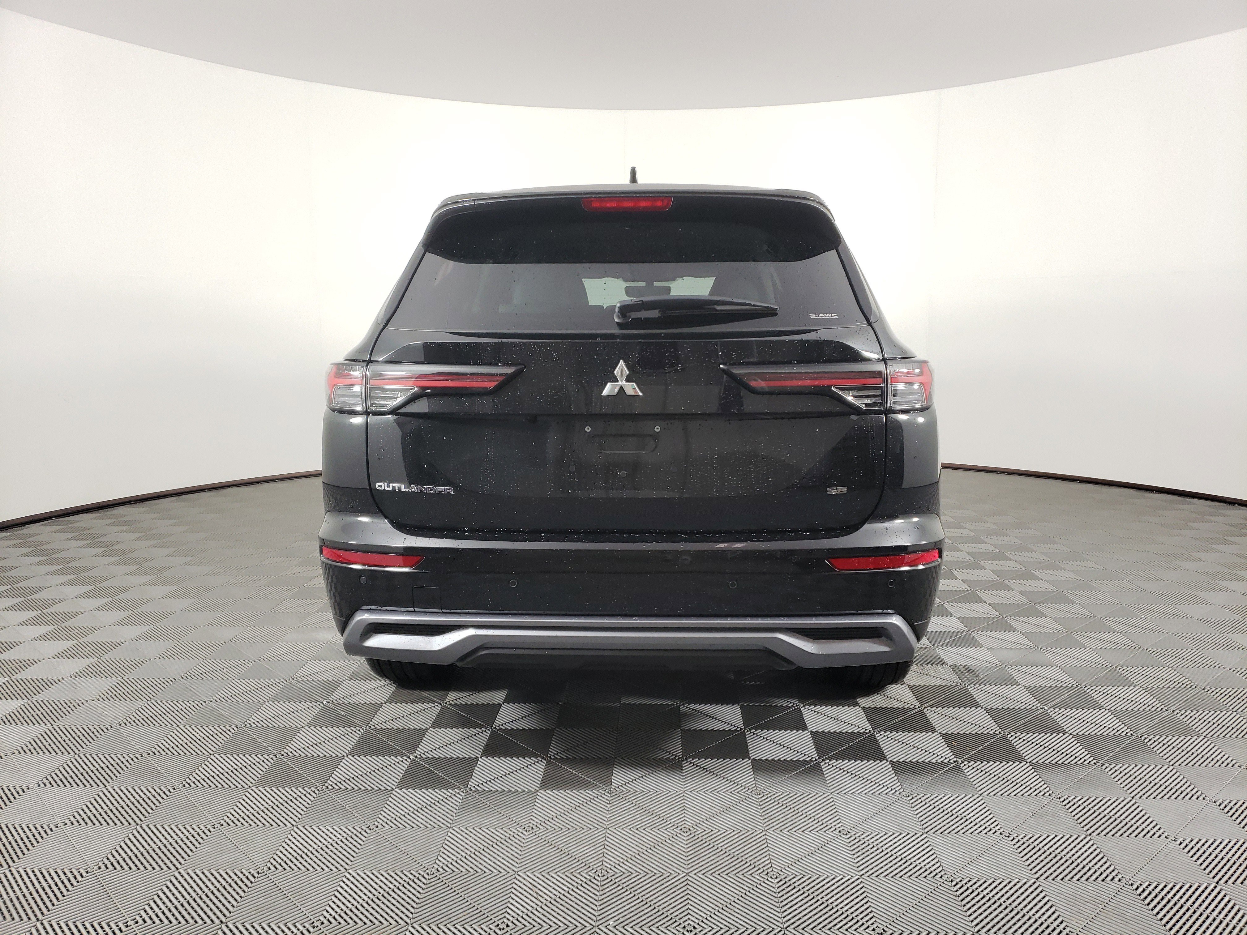 New 2025 Mitsubishi Outlander SE image 4