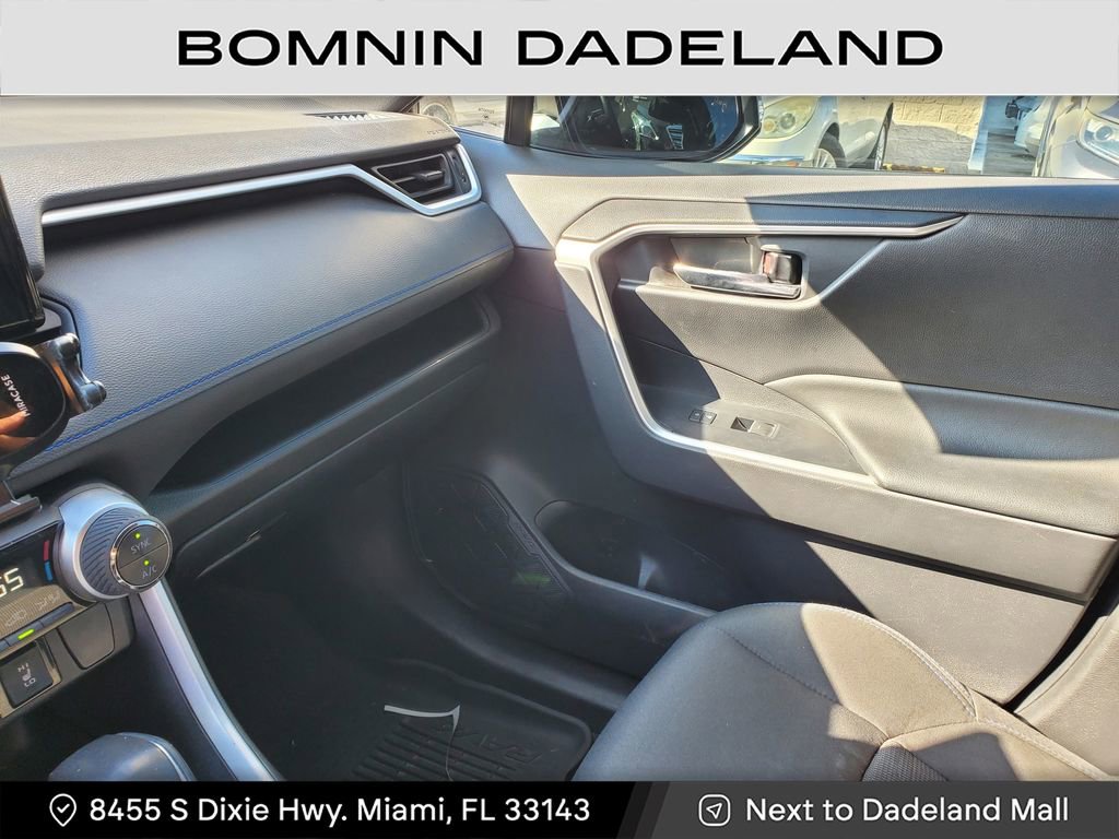 Used 2022 Toyota RAV4 SE image 21