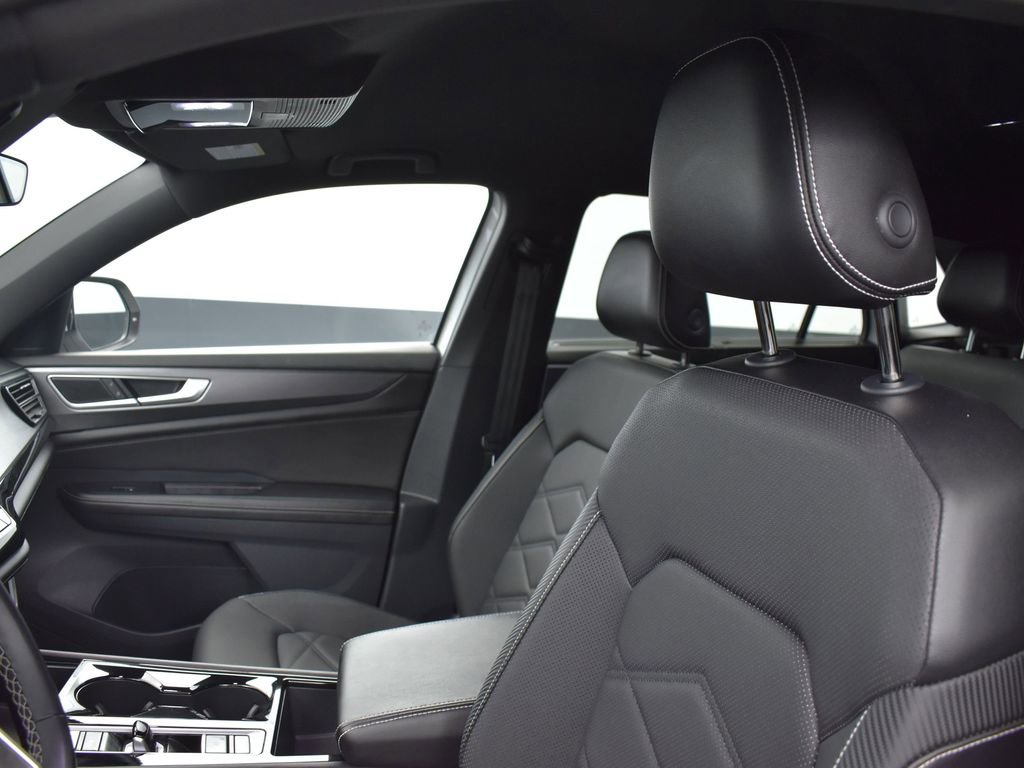 Used 2024 Volkswagen Atlas Cross Sport SE FWD image 13