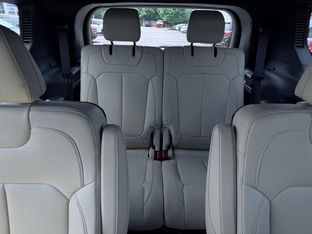 Used 2023 Jeep Grand Cherokee L Limited AWD/4WD image 24