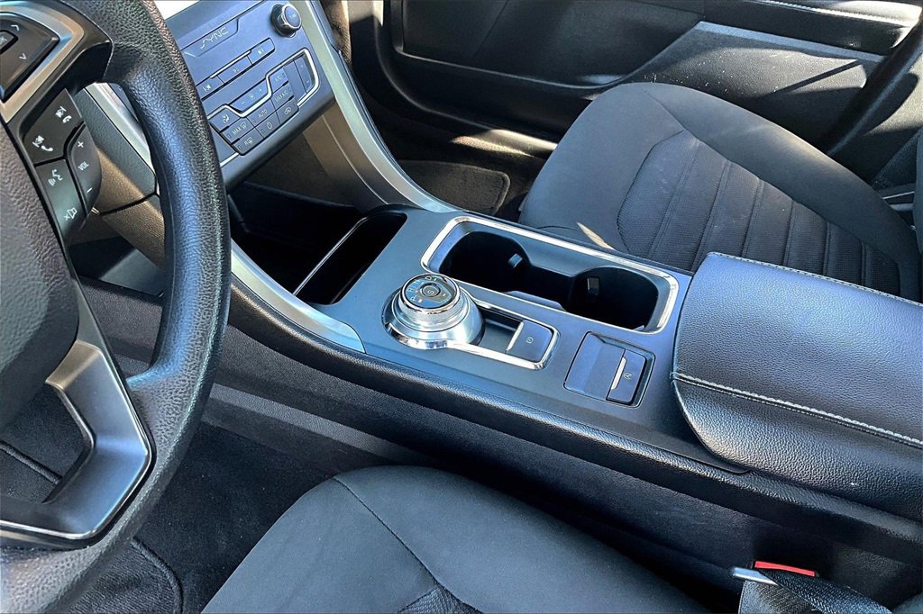 Used 2019 Ford Fusion SE image 13