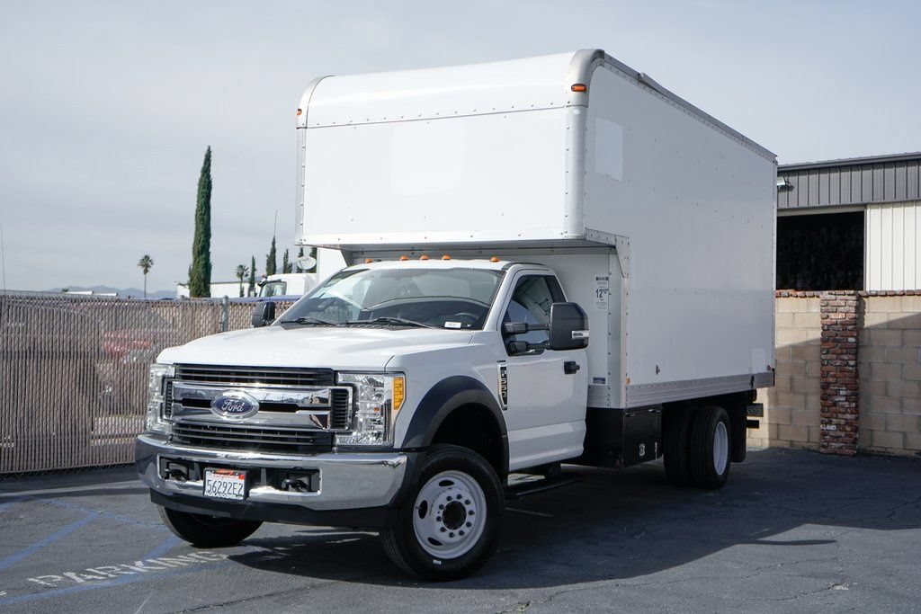 Used 2017 Ford F550 2WD Regular Cab Super Duty image 4
