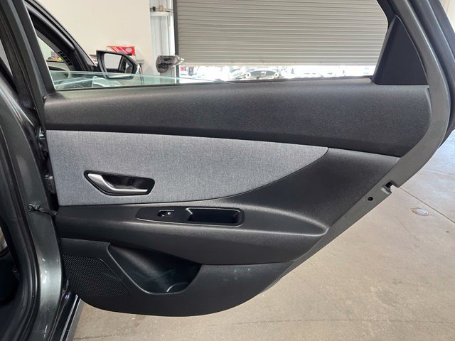 Used 2025 Hyundai Elantra Limited FWD image 16