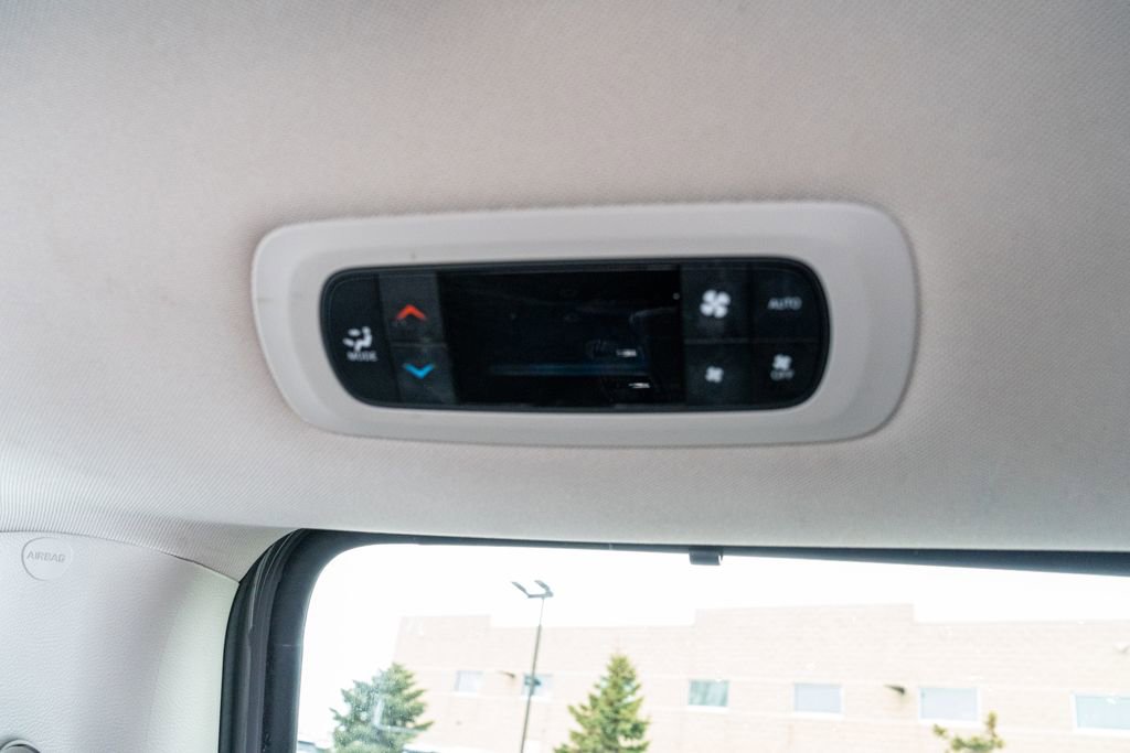 Used 2023 Chrysler Pacifica Touring-L image 25