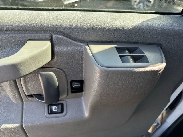 Used 2016 Chevrolet Express 2500 RWD image 20