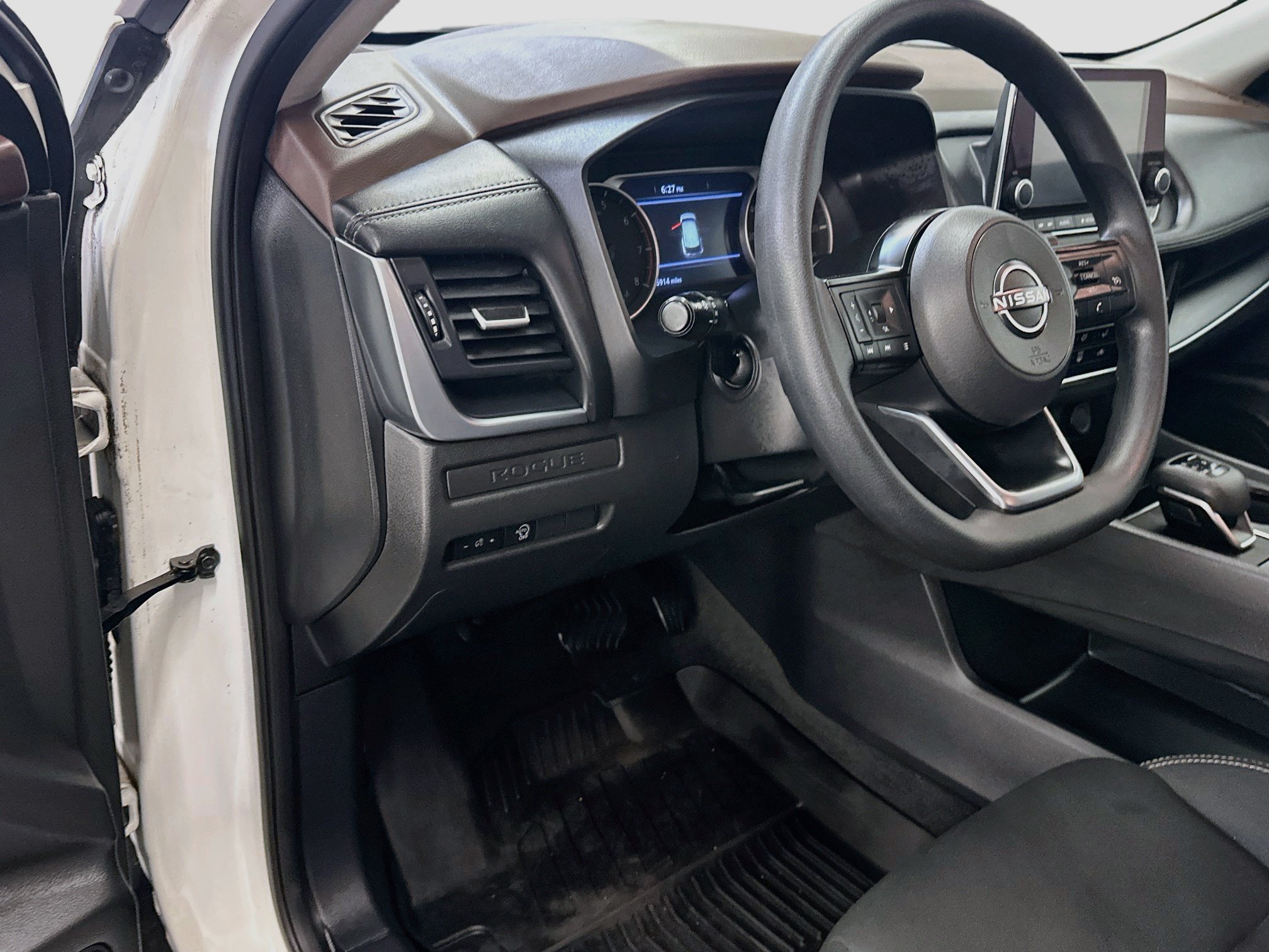Used 2023 Nissan Rogue S AWD/4WD image 17