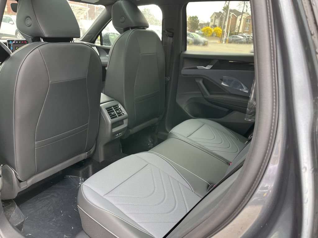 New 2026 Volkswagen Tiguan SE R-Line AWD/4WD image 12