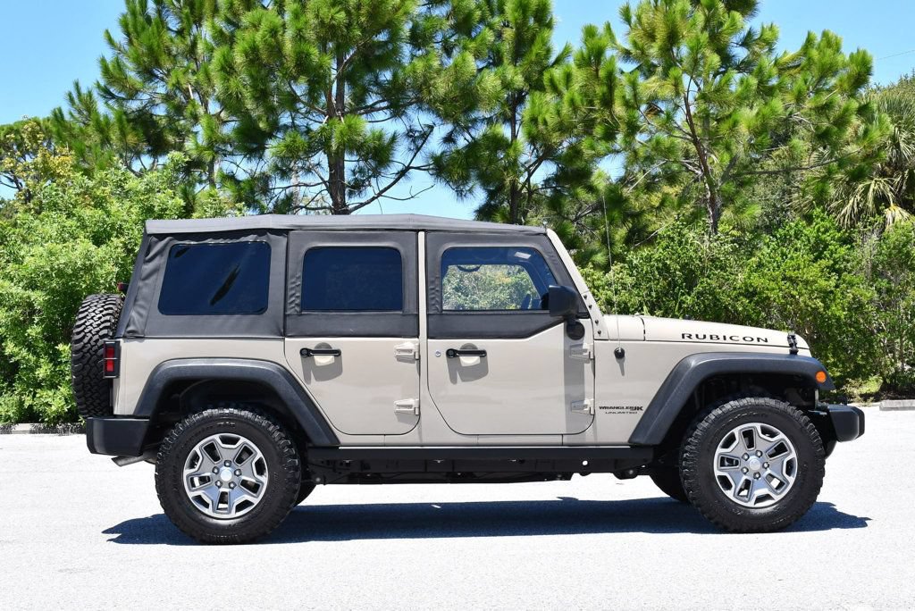 Used 2018 Jeep Wrangler Unlimited Rubicon w/ Connectivity Group AWD/4WD image 32