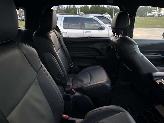 Used 2025 Toyota Sienna Limited image 19