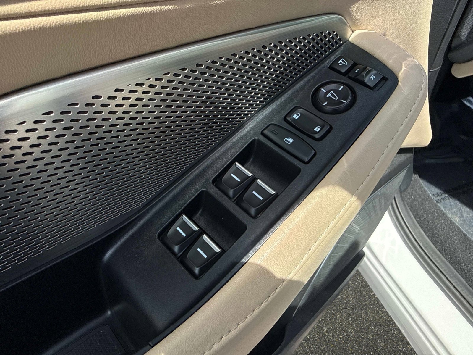 Used 2023 Acura MDX FWD w/ Technology Package image 18