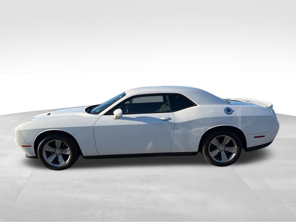 Used 2019 Dodge Challenger SXT image 2