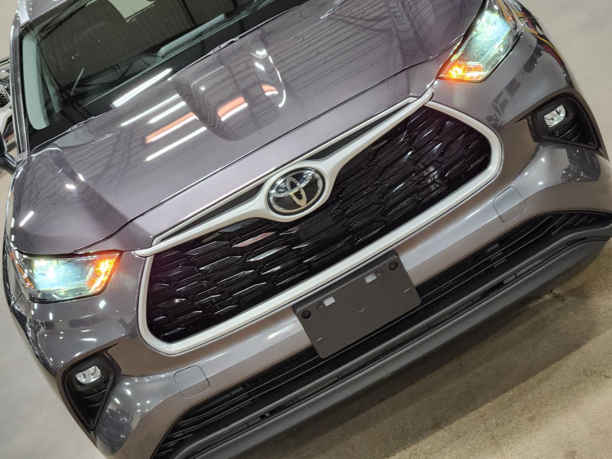 Used 2022 Toyota Highlander XLE FWD image 19