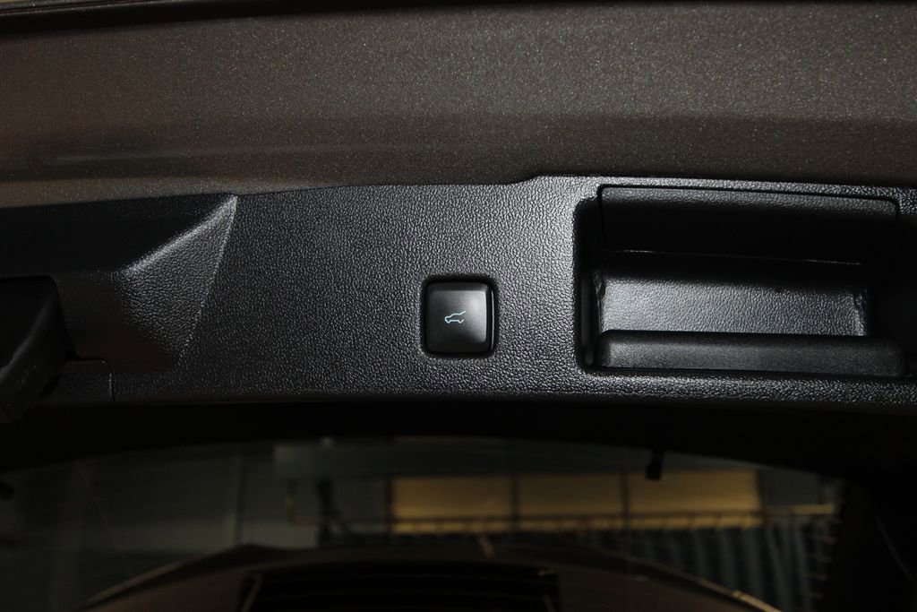 Used 2025 Ford Escape ST-Line Elite w/ Premium Technology Package AWD/4WD image 40