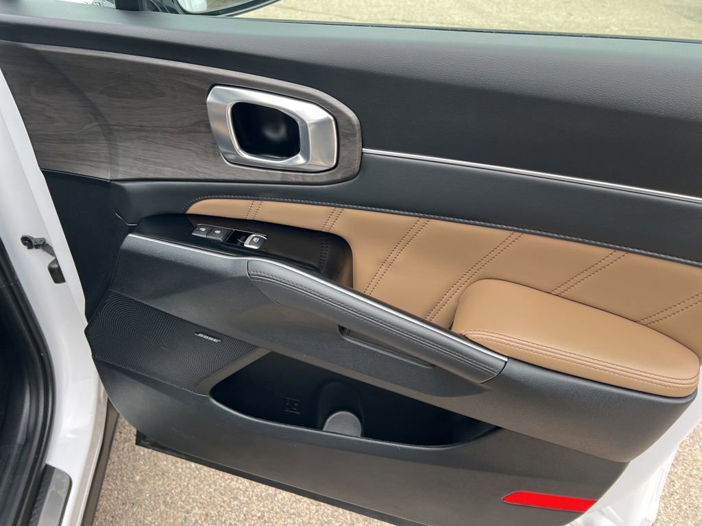 Certified 2025 Kia Sorento SX Prestige w/ Olive Brown Leather Package image 25