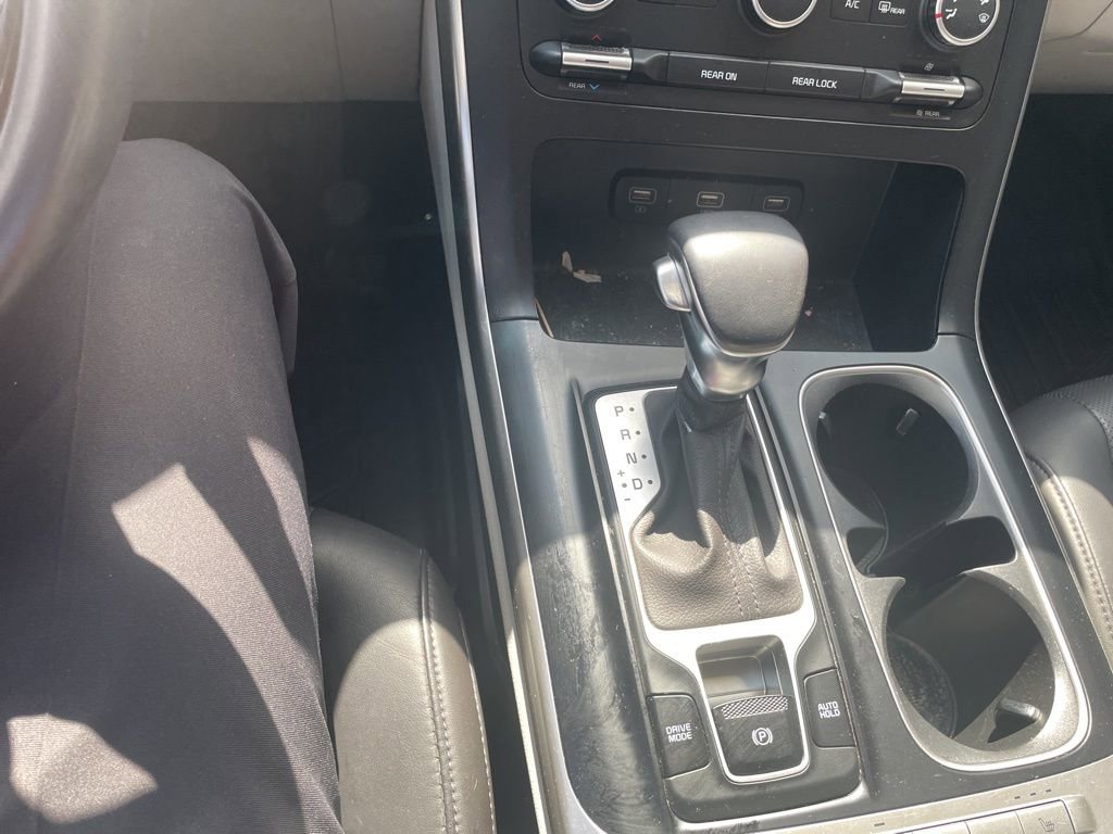 Used 2023 Kia Carnival LX image 23