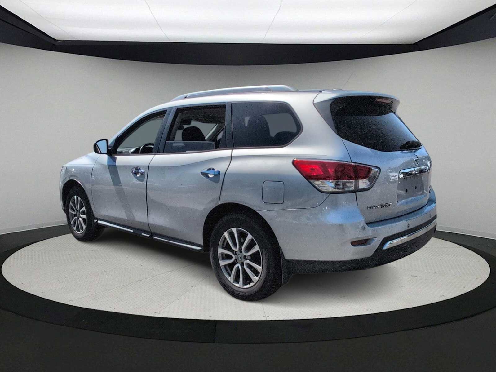 Used 2014 Nissan Pathfinder SV image 6