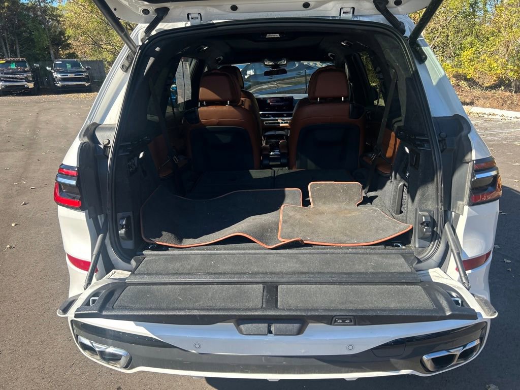 Used 2023 BMW X7 M60i w/ Executive Package image 15