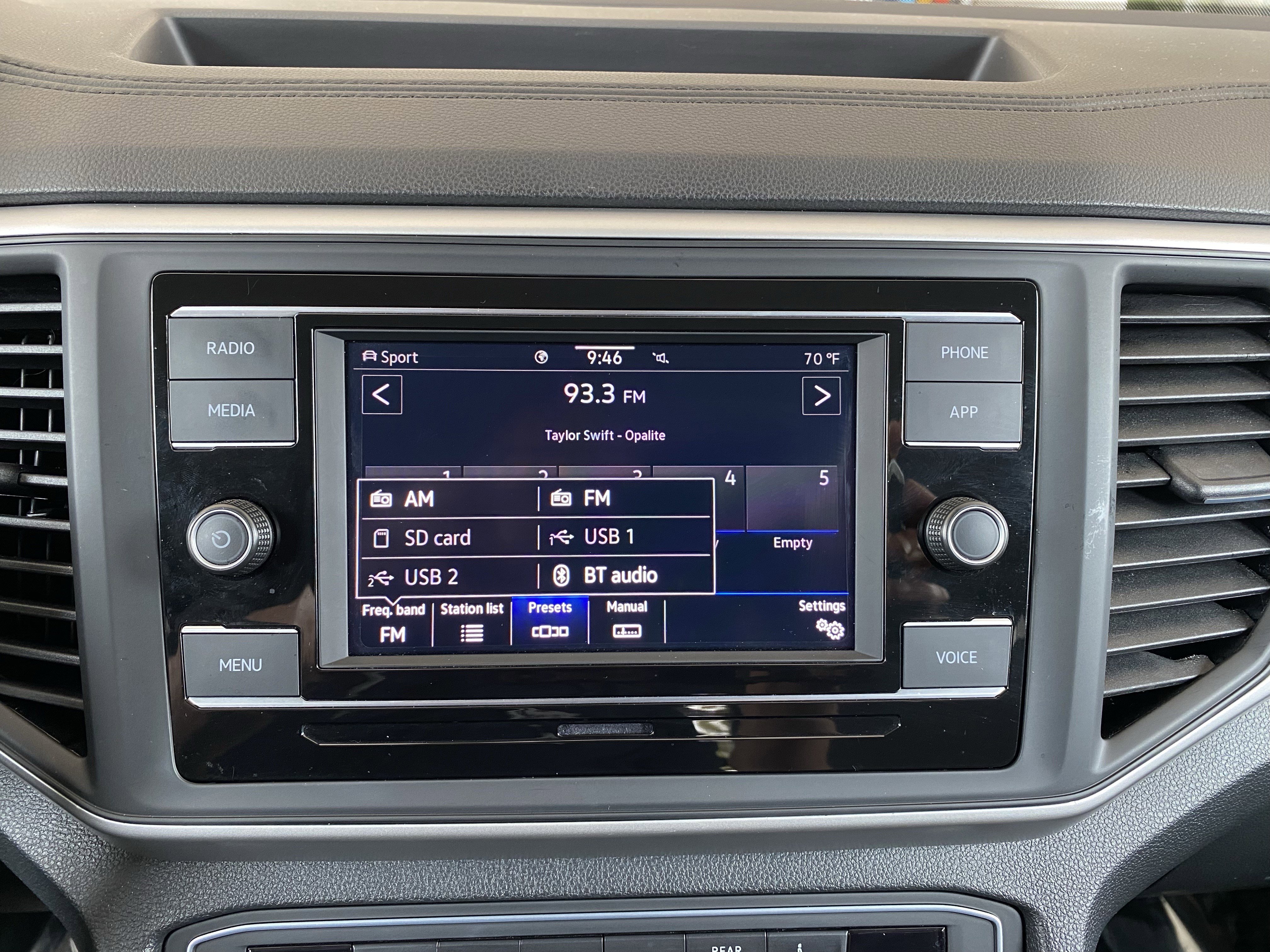 Certified 2023 Volkswagen Atlas SE image 3