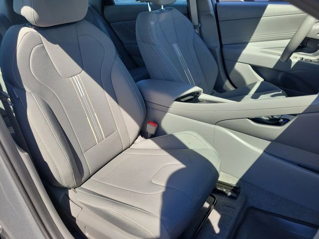 Certified 2025 Hyundai Elantra SEL image 17