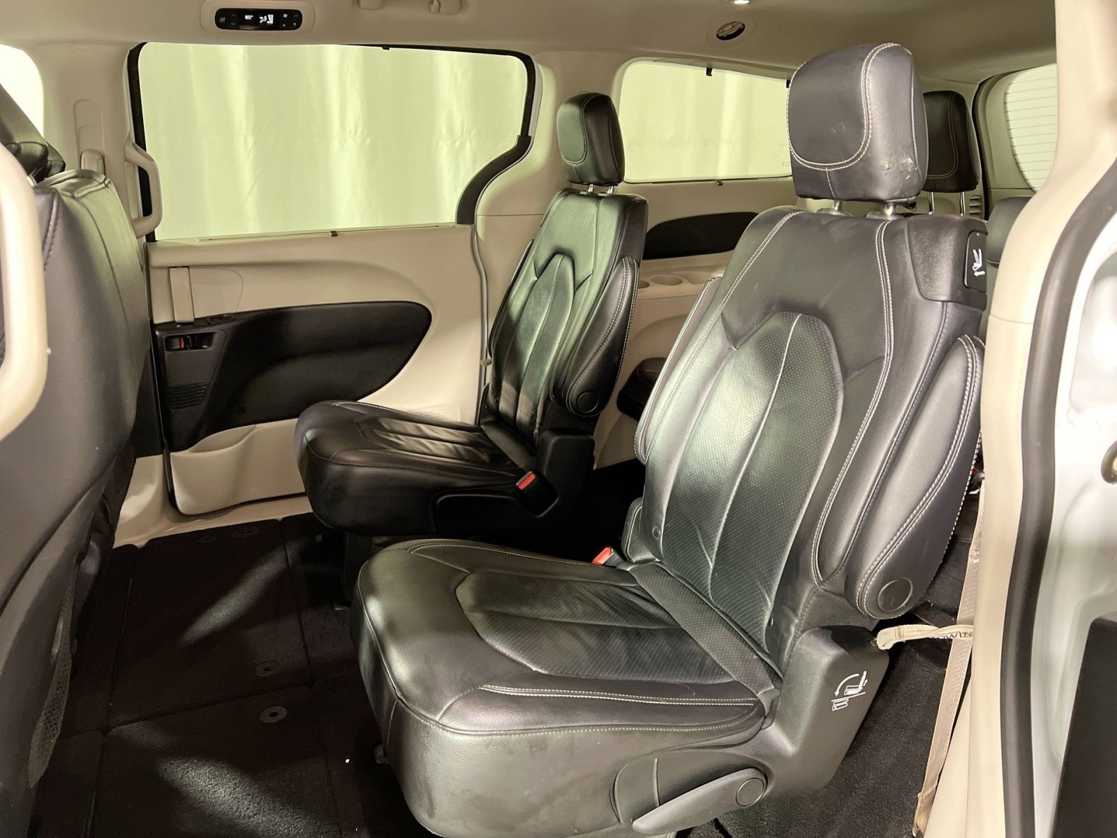 Used 2022 Chrysler Pacifica Touring-L image 21